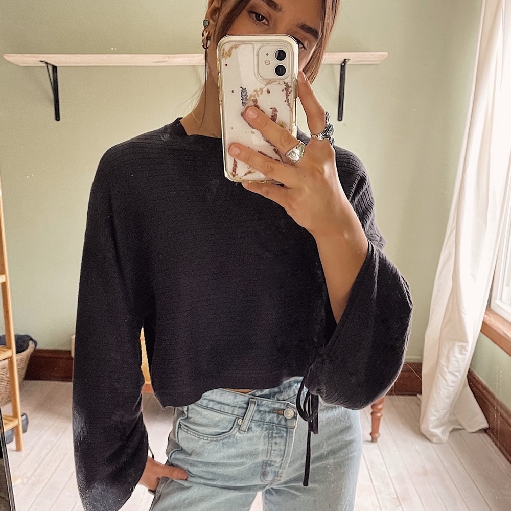 Cropped Ribbed Sweater - Picture 3 of 4